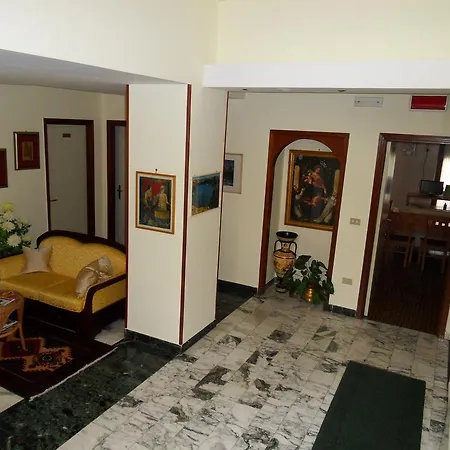 Astoria Hotel 3*